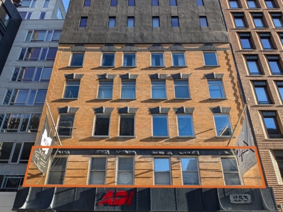 Commercial co-op building